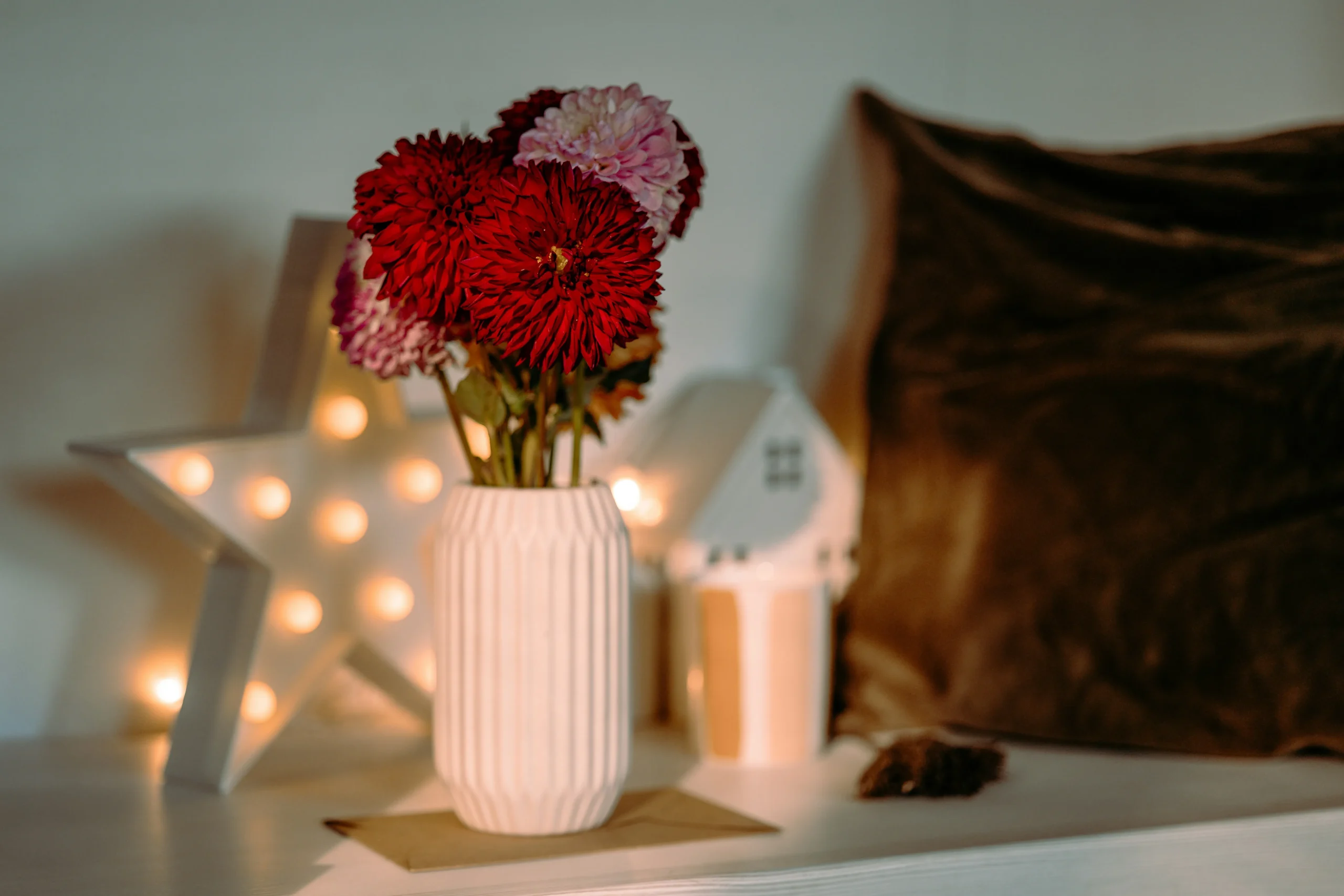 seasonal home decor ideas — seasonal styled room decor scene